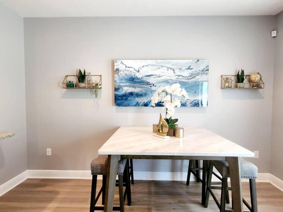 Entire Home- Gorgeous 3Br Townhome Pool, Grill, Washer, Dryer, 2 Free Drive Up Spaces Sleeps 6 Close To Everything Pcb! Панама-Сити Экстерьер фото