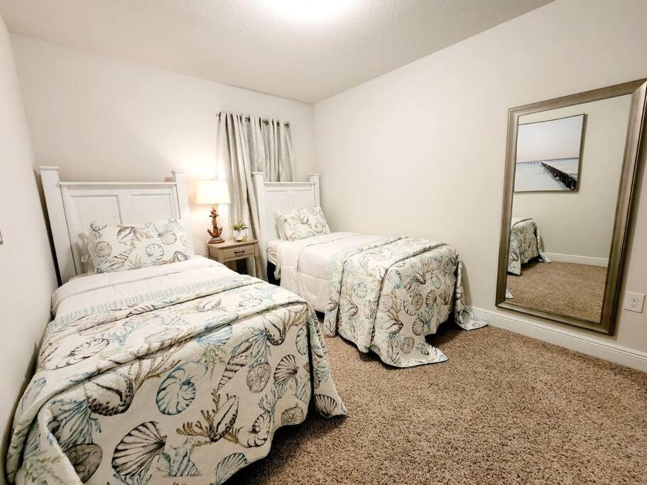 Entire Home- Gorgeous 3Br Townhome Pool, Grill, Washer, Dryer, 2 Free Drive Up Spaces Sleeps 6 Close To Everything Pcb! Панама-Сити Экстерьер фото