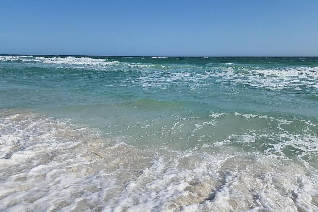 Entire Home- Gorgeous 3Br Townhome Pool, Grill, Washer, Dryer, 2 Free Drive Up Spaces Sleeps 6 Close To Everything Pcb! Панама-Сити Экстерьер фото