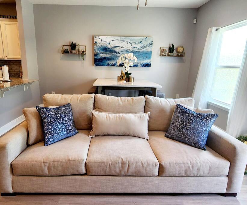 Entire Home- Gorgeous 3Br Townhome Pool, Grill, Washer, Dryer, 2 Free Drive Up Spaces Sleeps 6 Close To Everything Pcb! Панама-Сити Экстерьер фото